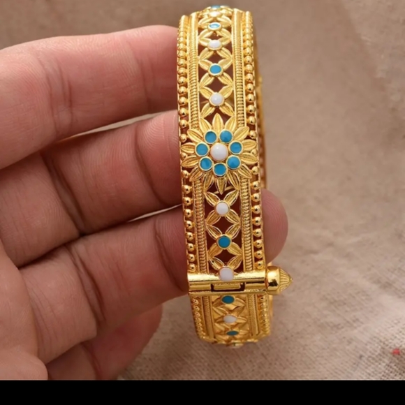 "Glam Up with 18K Gold - Hostess Choice!" - Picture 5 of 11